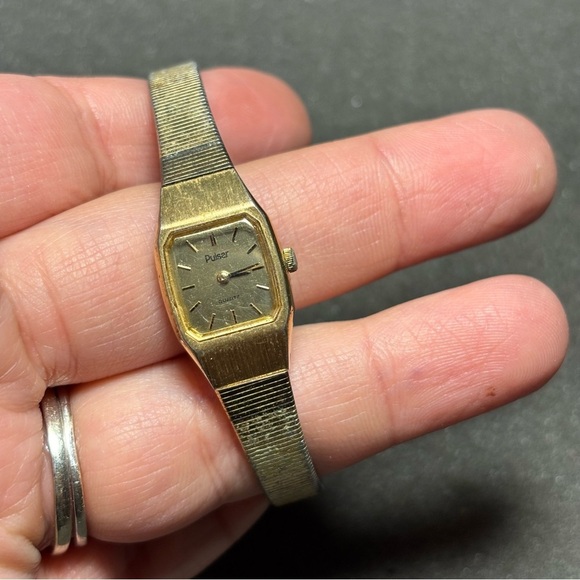 Vintage Pulsar Ladies Quartz Watch Gold Tone Rectangle Shaped Working Y580-5389 - Picture 1 of 9